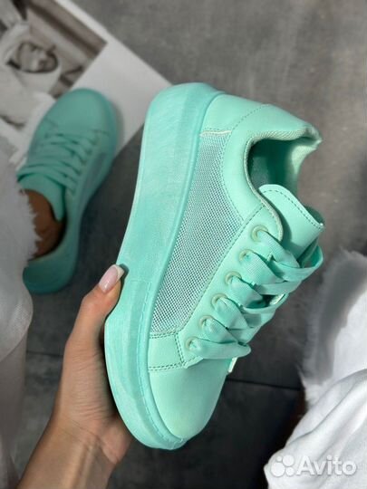 Кроссовки новые