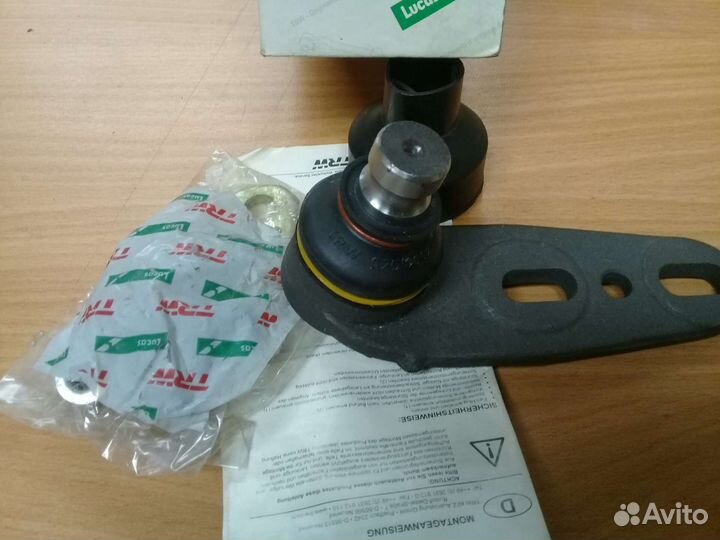 Шаровые опоры Ауди 80/90 JBJ600 TRW