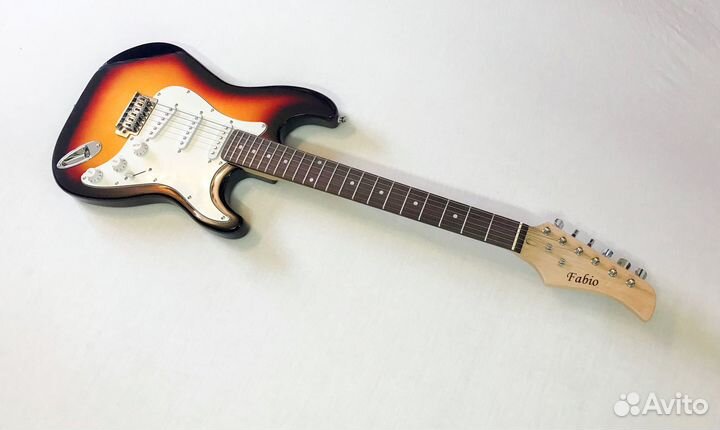 Электрогитара Fabio + гитарный эффект в подарок