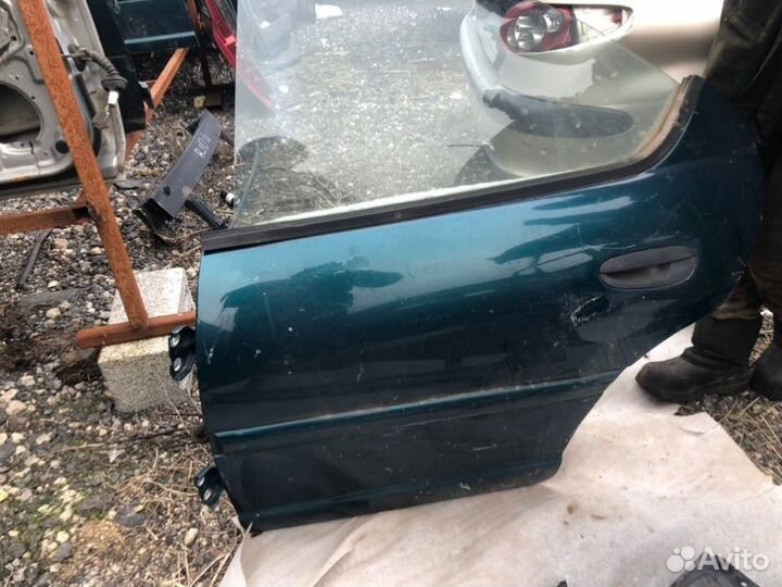 Дверь задняя левая Chrysler Neon