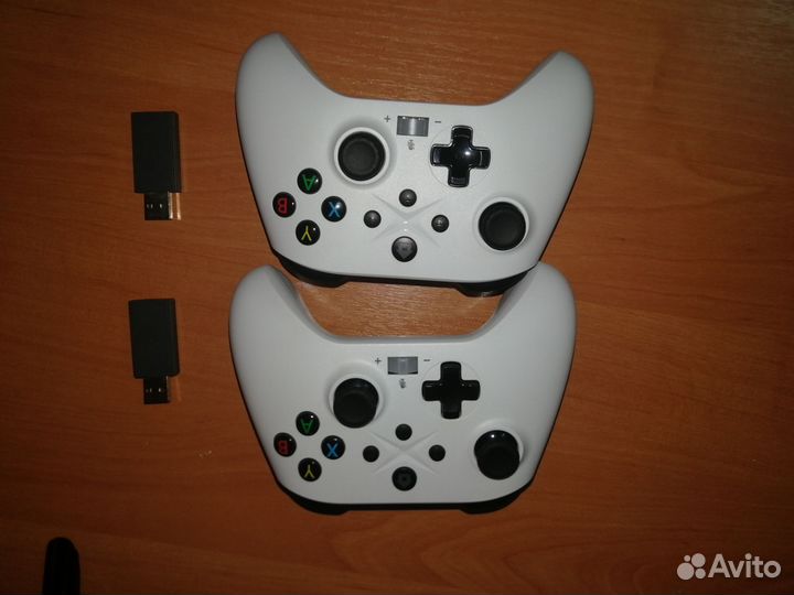 Xbox One s 2 геймпада