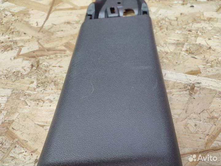 Обшивка средней стойки правая Renault Sandero