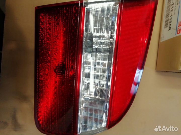 Фонарь в крышку багажника Toyota Corolla 97-00 LH