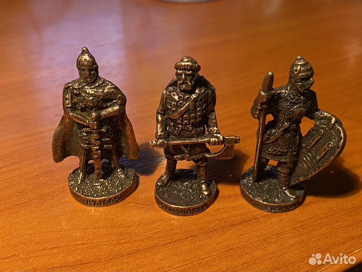 Киндер (ландрин) металлические солдатики