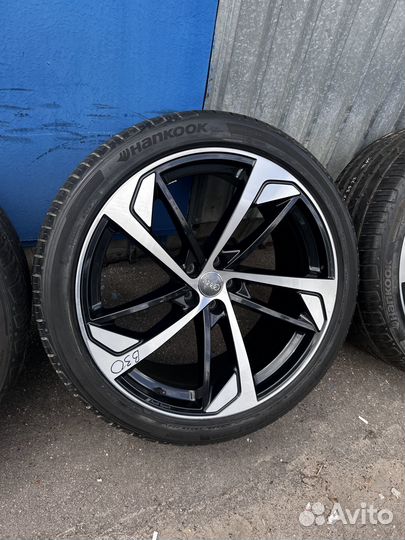 Комплект оригинальных колес Audi Q7 R22