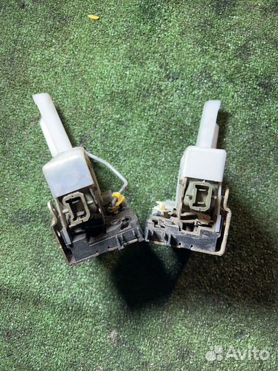 Замок двери Renault Scenic 1