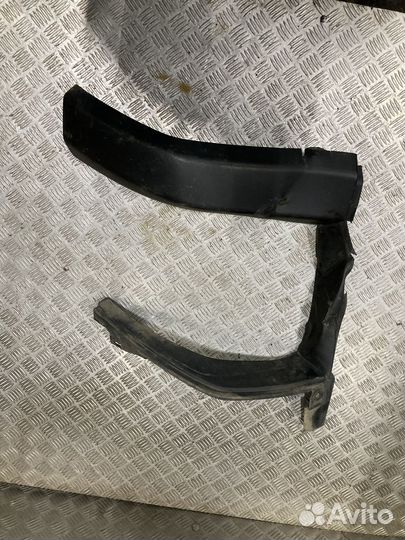 Облицовка фары правая Volvo 84545581