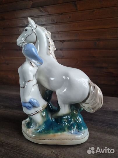 Статуэтка конезаводчица (колхозница с конем)