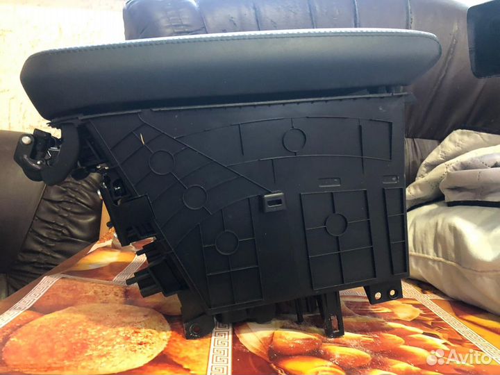 Подлокотник Kia K5 DL3 G4KN 2021