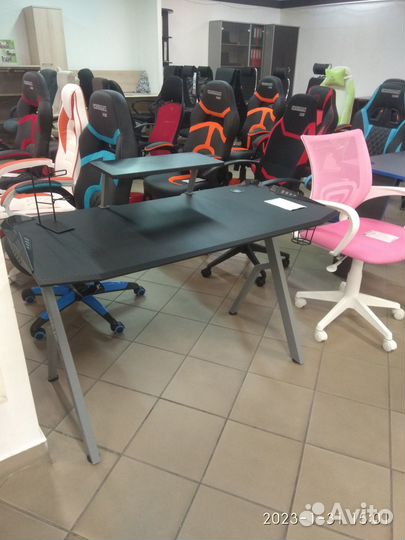 Стол компьютерный игровой