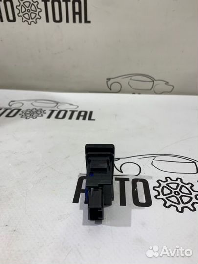 Кнопка открывания багажника Toyota Rav4 A40 3ZR