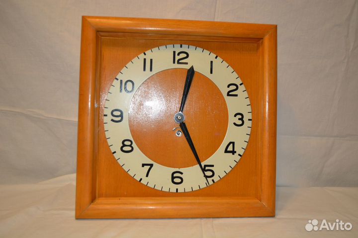 Настенные кабинетные часы СССР