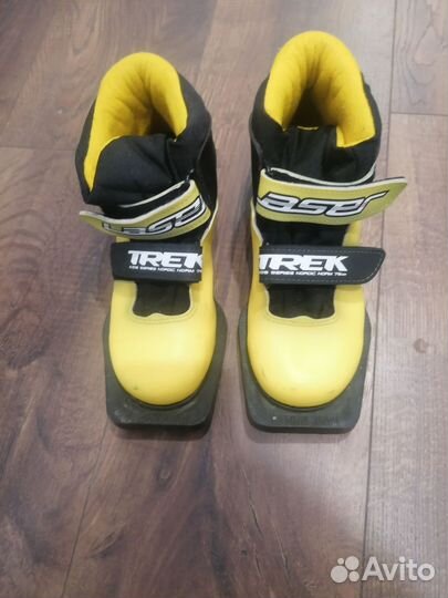 Лыжные ботинки