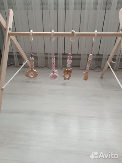 Стойка монтессори с подвесами