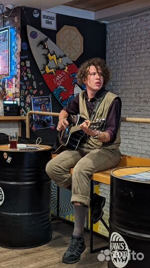 Певец на праздник