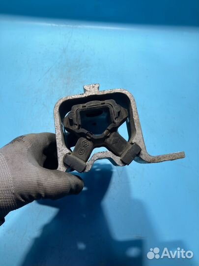 Подушка двигателя правая для Renault Logan 1