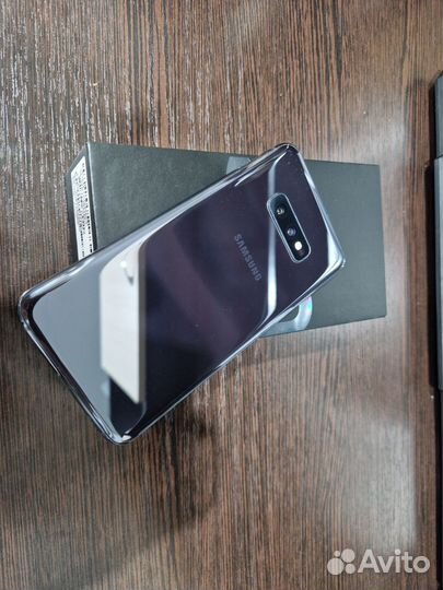 Samsung Galaxy S10e, 6/128 ГБ