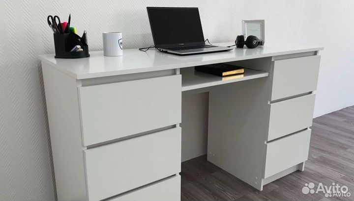 Стол письменный 