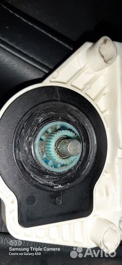 Мотор правого переднего стеклоподъёмника