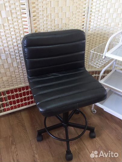 Черный стул 