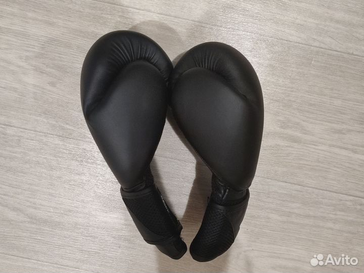 Боксерские перчатки