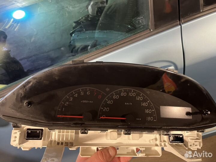 Продам спидометр с тахометром на vitz 90