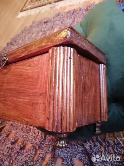 Деревянная шкатулка