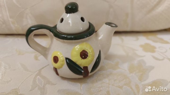 Корзинка плетенная, керамика чашки чайник яйцо