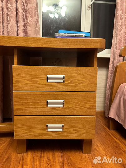 Стол письменный из дерева