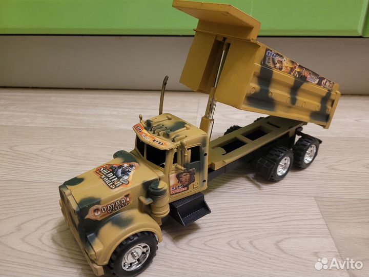 Игрушешные пистолеты и машинки