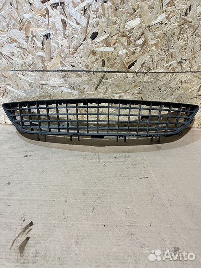 Решетка в бампер центральная Opel astra h