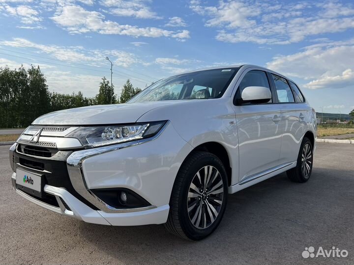Mitsubishi Outlander 2.0 CVT, 2022, 31 км