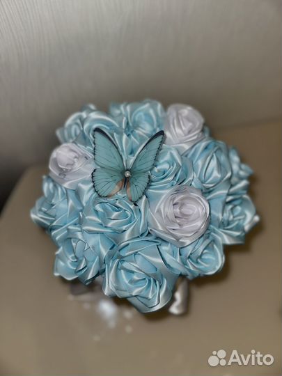 Букет из атласных роз