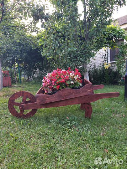 Телега, тачка декоративная