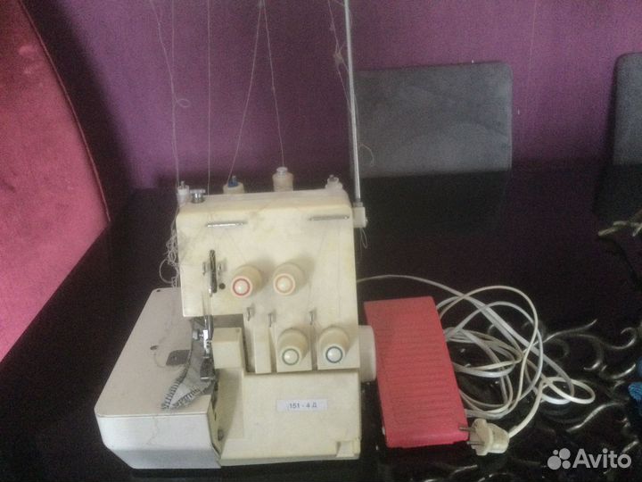 Оверлок /швейная машина 151-4Д