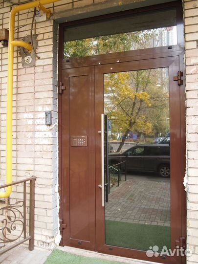 Алюминиевая дверь / Алюминиевые двери