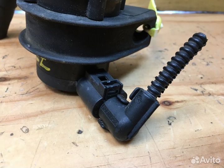 Помпа Volkswagen Jetta 1K2 cavd 2009