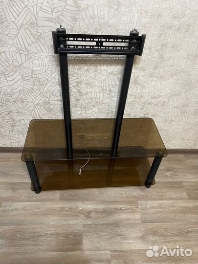 Столик со стойкой для телевизора