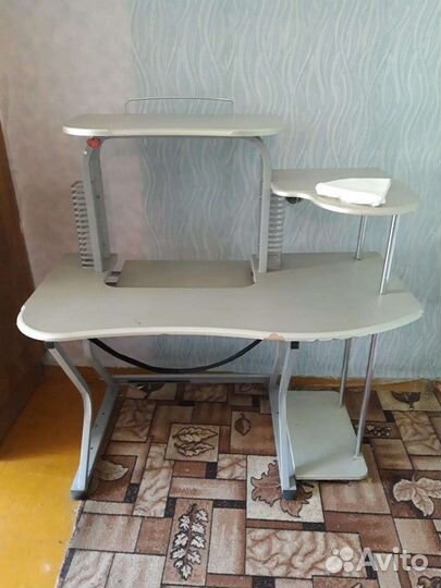 Диван, стол компьютерный, стенка