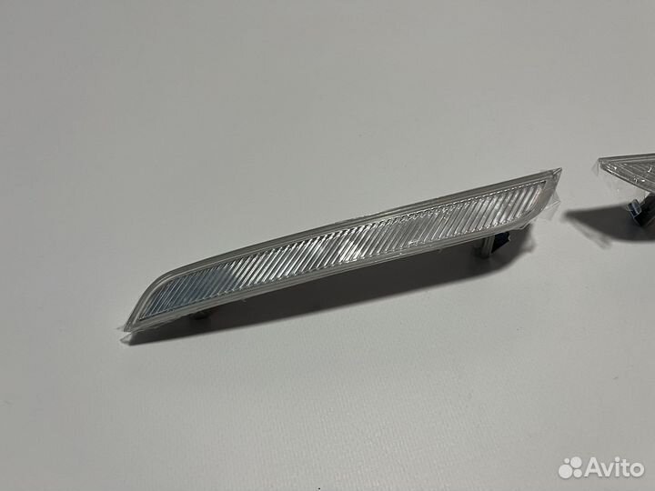 Белые отражатели передних крыльев BMW E71 X6