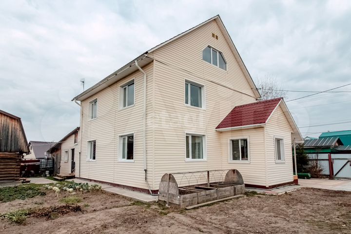 Дом 203,9 м² на участке 7,5 сот.