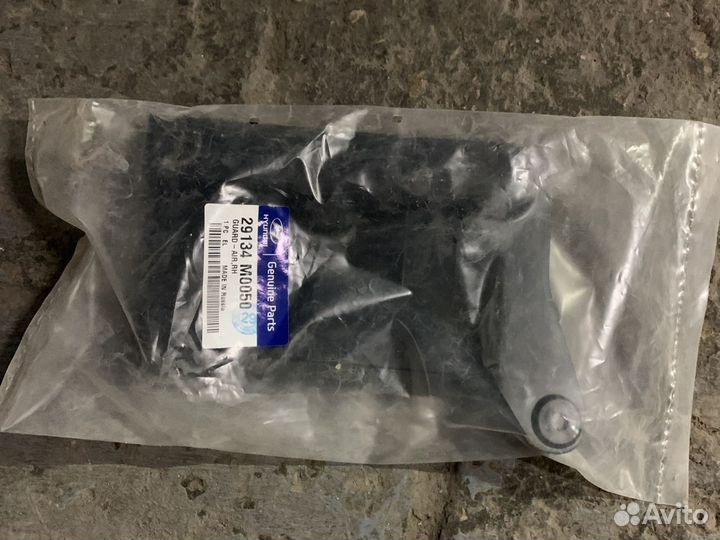 Направлzющая диффузора радиатора правая Creta