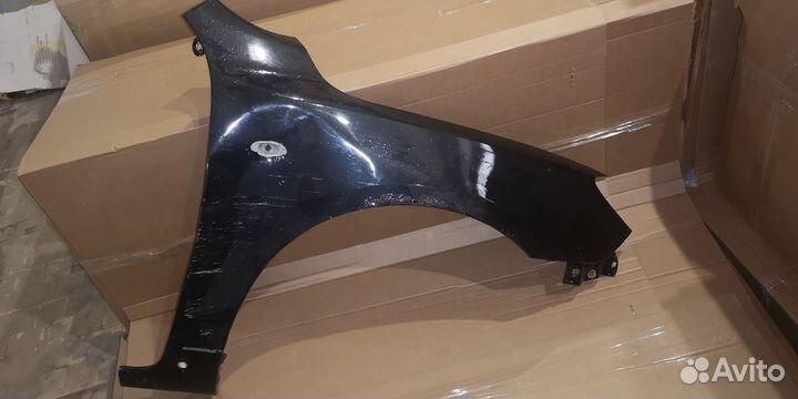 Крыло переднее правое