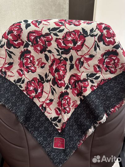 Платок палантин guess