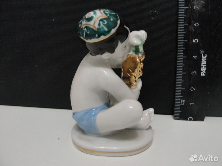 Мальчик с виноградом лфз