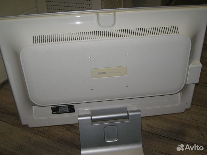 Монитор BenQ M2400HD