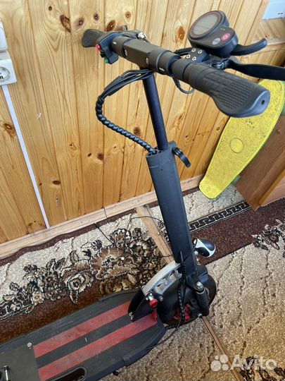 Электрический самокат с сиденьем