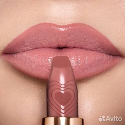 Charlotte Tilbury помада Chic Pink