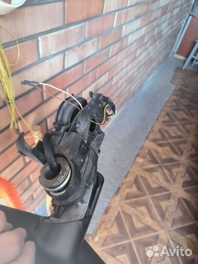 Зеркало битое левое volkswagen polo hatchback 2008