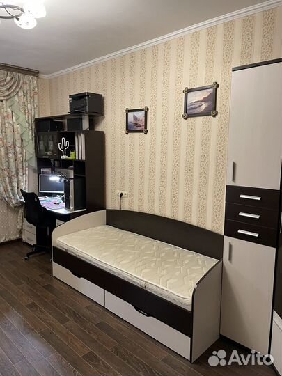 Комплект мебели в детскую комнату